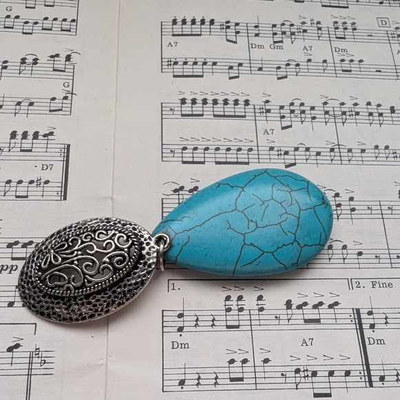 Turquoise and Silver Pendant Necklace - Picture 7 of 7